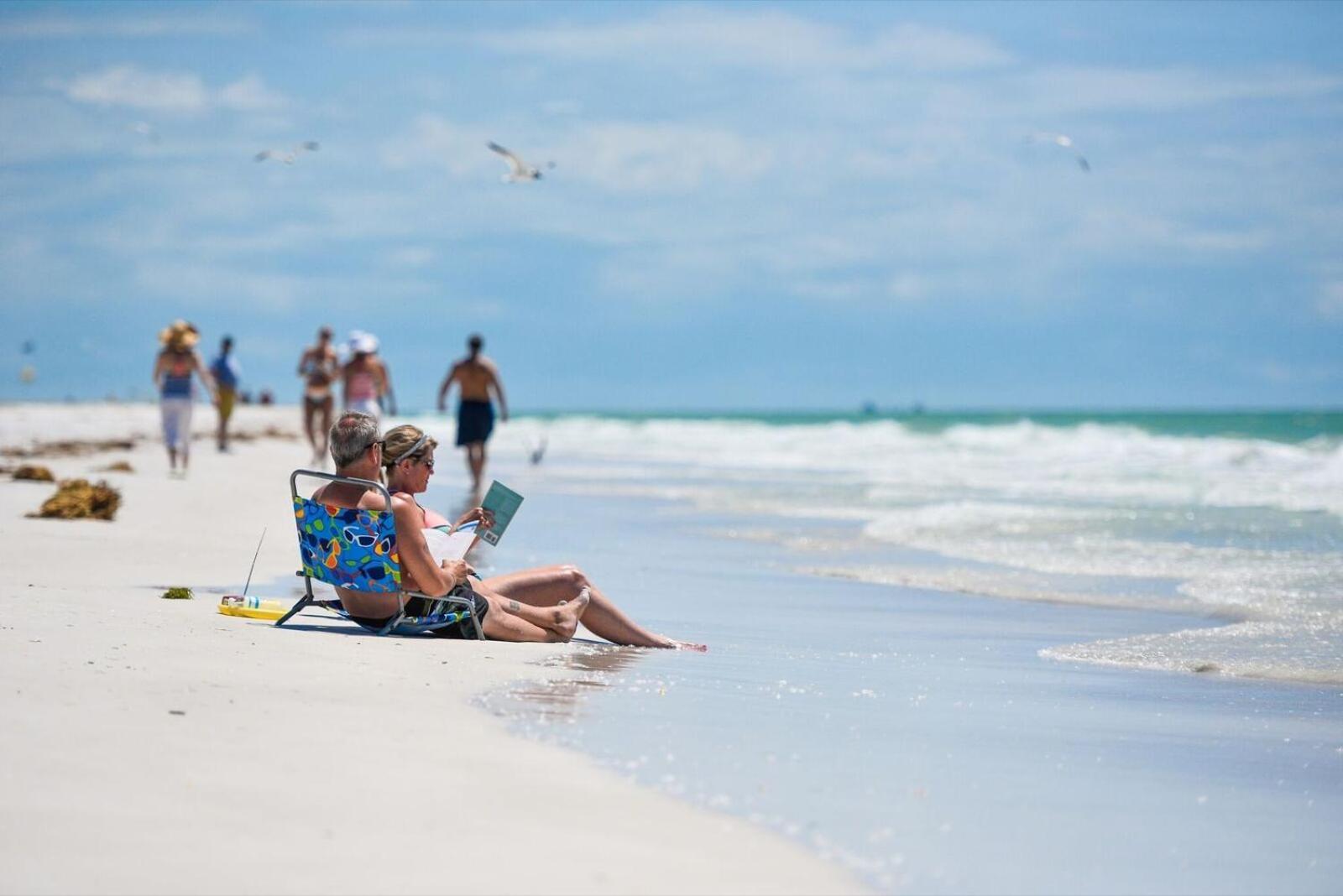 3 Waves From It All By Beachside Management Siesta Key Exterior photo