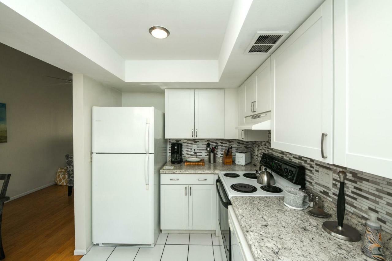 3 Waves From It All By Beachside Management Siesta Key Exterior photo