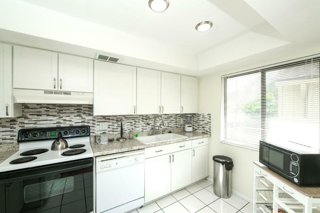 3 Waves From It All By Beachside Management Siesta Key Exterior photo